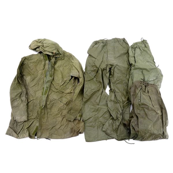 CANADIAN MILITARY WET WEATHER PARKA AND PANTS LOT