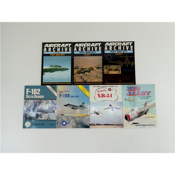 ASSORTED MILITARY AIRCRAFT BOOK LOT