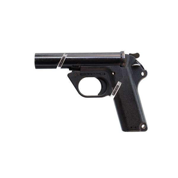 HECKLER & KOCH | Model: P2 A1 Signal Pistol | Caliber: 26.5MM