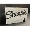Image 3 : 12-Pack Sharpie King-Size Permanent Markers; Large Chisel Tip Sharpies for Wide Marks (Black) - New