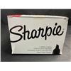 Image 5 : 12-Pack Sharpie King-Size Permanent Markers; Large Chisel Tip Sharpies for Wide Marks (Black) - New
