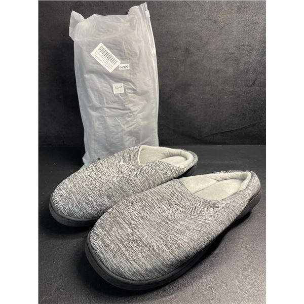 2 Pairs of Unisex Slippers with Non-Slip Grip Bottom (Size 8 Men/10 Women's) - New