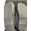 Image 3 : 2 Pairs of Unisex Slippers with Non-Slip Grip Bottom (Size 6.5 Men/8.5 Women's) - New