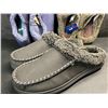 Image 4 : 3 Pairs of Assorted Men's Slippers with Grip Bottom - New (Assorted Sizes - See Photos)