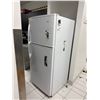 Image 2 : Maytag Performa Top-Freezer Refrigerator - Model PTB1830ARW