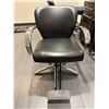 Image 3 : Amilie Foot Pedal Adjustable Salon Styling Arm Chair with Footrest