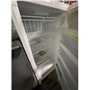 Image 2 : Frigidaire White Upright Freezer