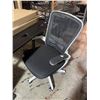 Image 2 : Computer Desk And Chair Set, Table H28" x W44" x D28"