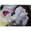 Image 4 : Pallet of Assorted Women's Clothing - Lightweight Garments