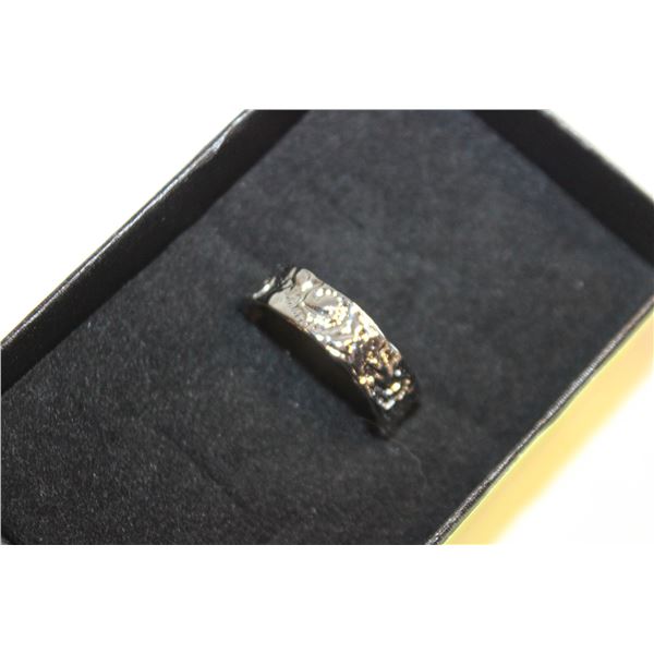 SIZE 8 FASHION RING