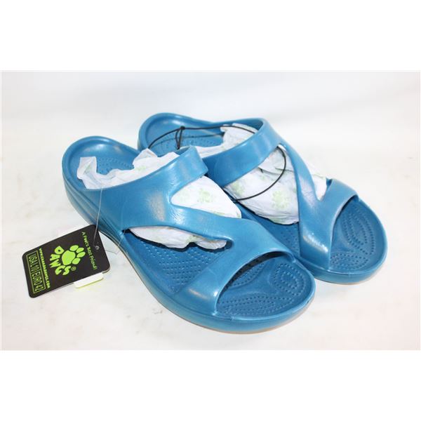NEW LADIES’ DAWGS SANDLES SIZE 10