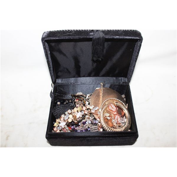 JEWELLERY BOX FULL OF ASSTD JEWELLERY