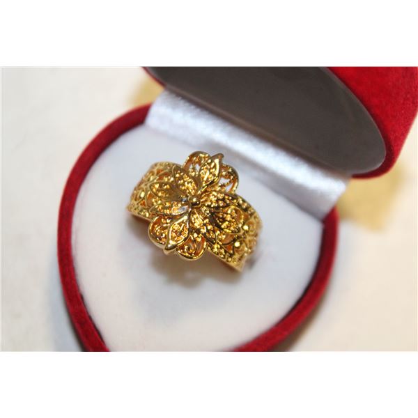 GOLD TONE WOMEN'S RING SZ8