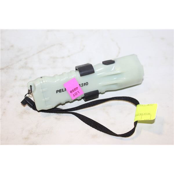 PELICAN 3310PL FLASHLIGHT