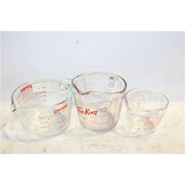 3 SIZE MEASURING CUP SET