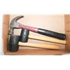 Image 1 : 2 RUBBER MALLOTS PLUS HAMMER
