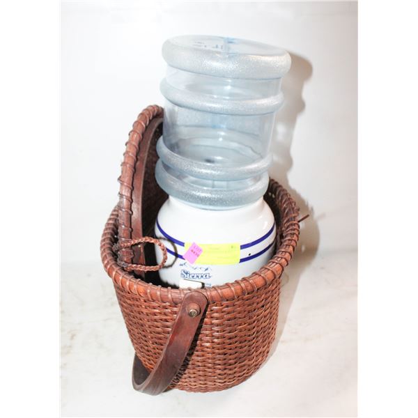 WICKER PICNIC BASKET WITH VINTAGE