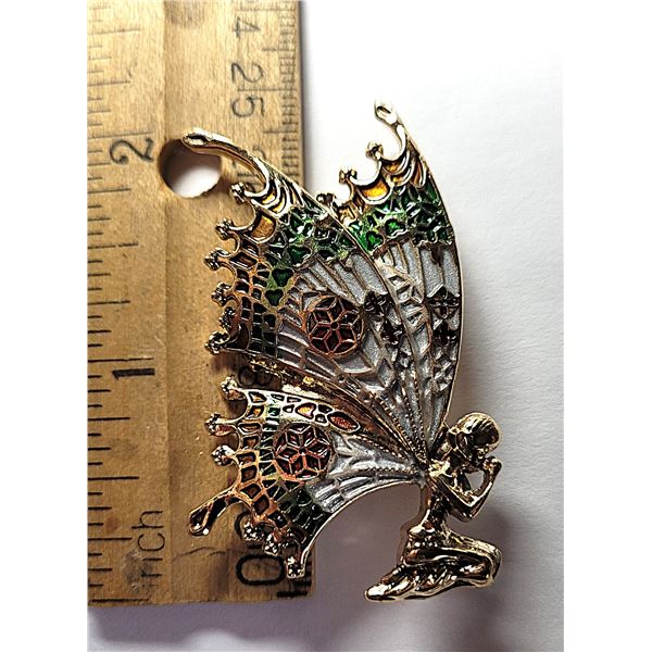 14)  GOLD TONE WITH GREEN & RED