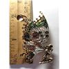 Image 1 : 14)  GOLD TONE WITH GREEN & RED