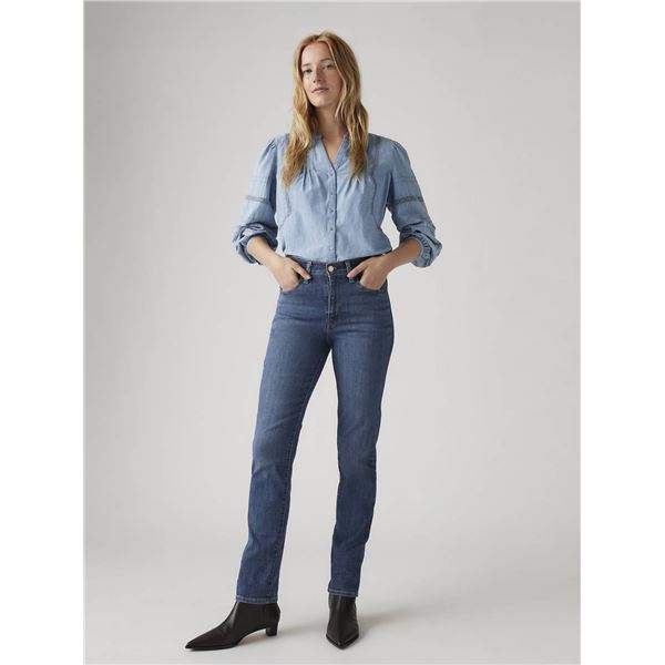 NEW LEVI STRAUSS AND CO CLASSIC STRAIGHT CUT JEANS