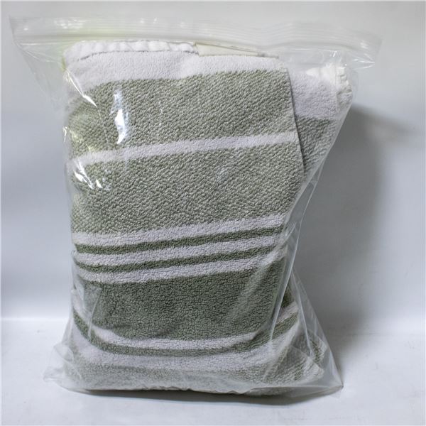 ROOTS COTTON BATH TOWEL 30 X 58" GREEN & WHITE