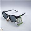 Image 1 : PAIR OF NEW FOSTER GRANT SUNGLASSES
