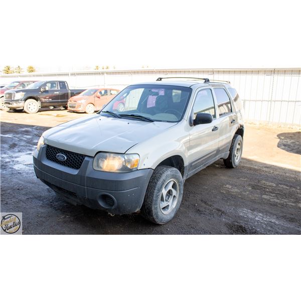 UNRESERVED! 2005 FORD ESCAPE AWD SUV