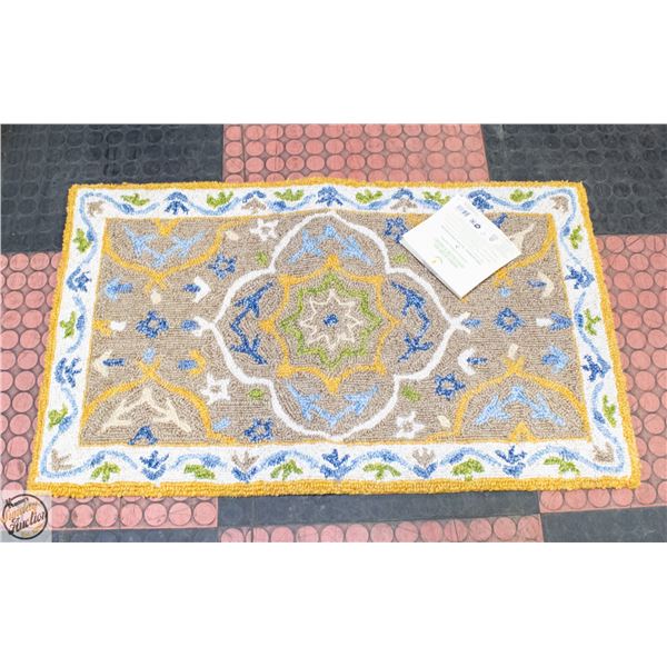 NEW HOOKED ACCENT RUG WITH MEMORY FOAM 22 X 38"