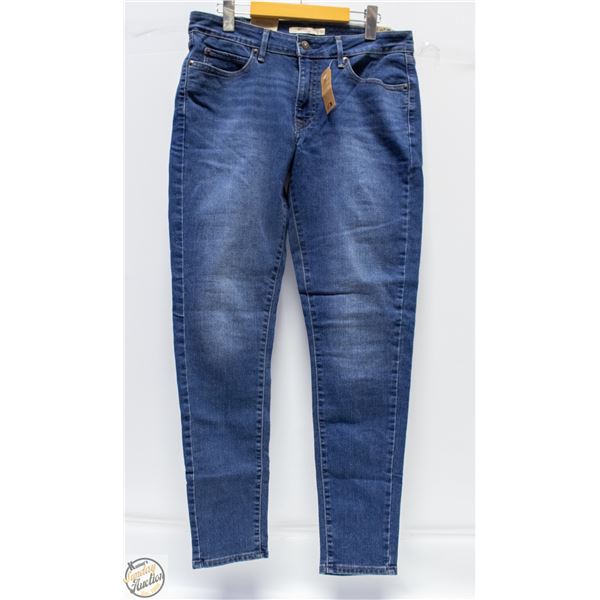 NEW LEVIS MENS 30 X 30 BLUE JEANS