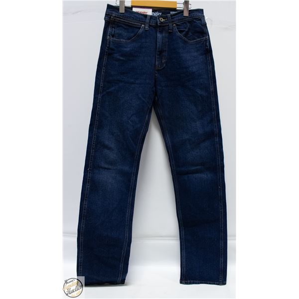 NEW WRANGLER MENS 30 X 34 DARK BLUE JEANS