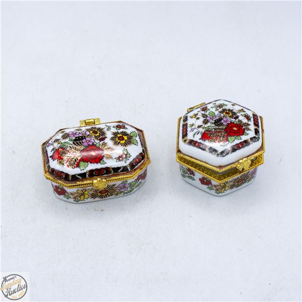 A PAIR OF VINTAGE PAINTED TRINKET BOXES