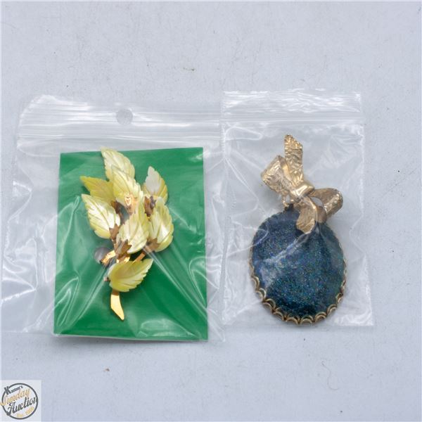 A PAIR OF VINTAGE PENDANTS / BROOCHES