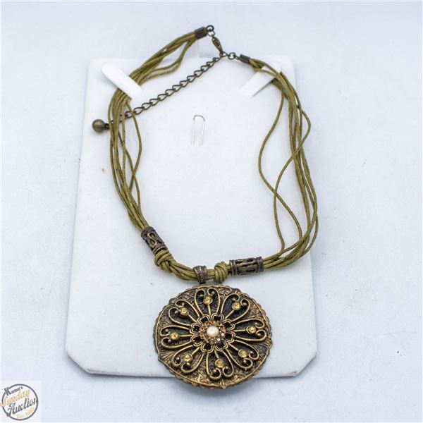 VINTAGE NECKLACE & MEDALLION