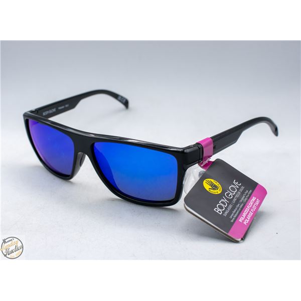 PAIR OF NEW FOSTER GRANT SUNGLASSES