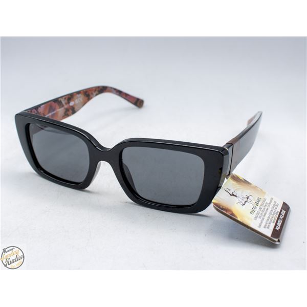 PAIR OF NEW FOSTER GRANT SUNGLASSES