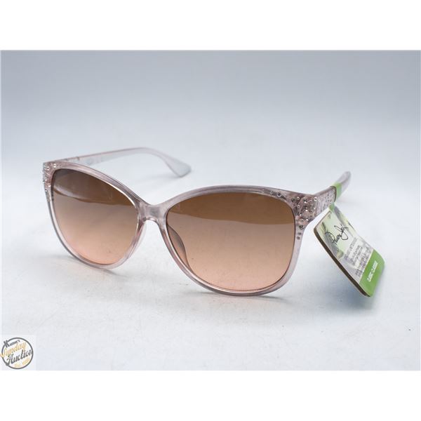 PAIR OF NEW FOSTER GRANT SUNGLASSES