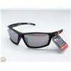 Image 1 : PAIR OF NEW FOSTER GRANT SUNGLASSES
