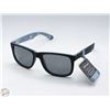 Image 1 : PAIR OF NEW FOSTER GRANT SUNGLASSES