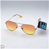 Image 1 : PAIR OF FOSTER GRANT SUNGLASSES