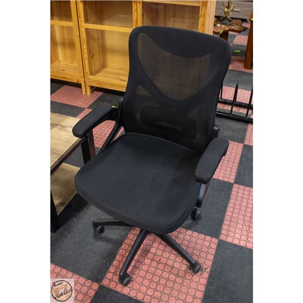 FULL SIZE BLACK COMPUTER/OFFICE CHAIR -