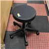 Image 1 : BLACK LEATHER HYDRAULIC STOOL