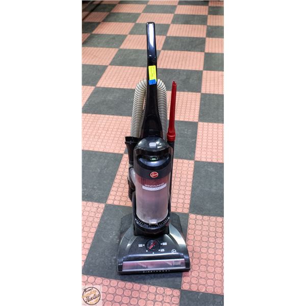 HOOVER WINDTUNNEL VACUUM (NEEDS INNER CLEAN)