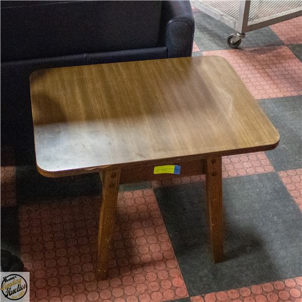 VINTAGE OCCASIONAL TABLE H-18.5" W-20.5" L-26.5"