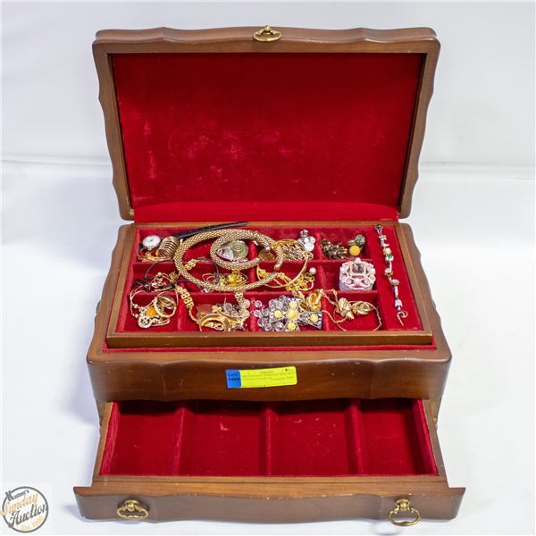 ESTATE JEWELRY BOX W/COSTUME JEWELRY &