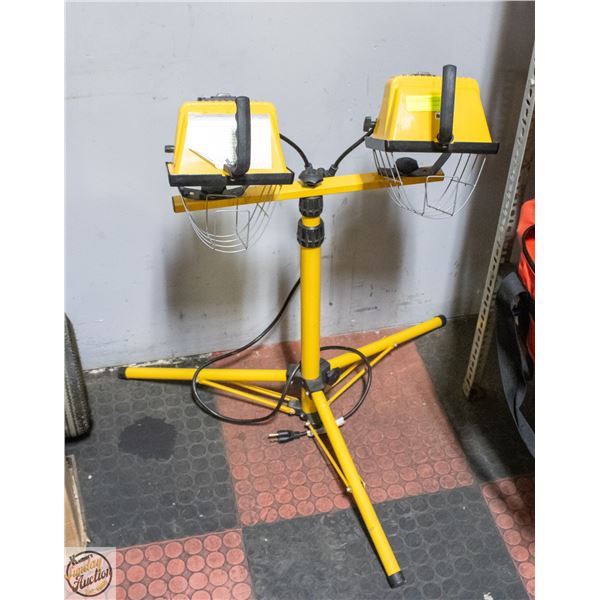 HALOGEN SHOP LIGHTS W/STAND