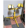Image 1 : HALOGEN SHOP LIGHTS W/STAND