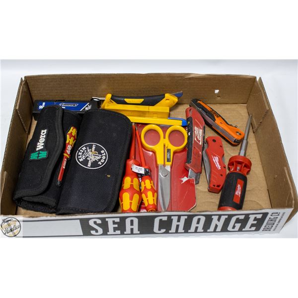 FLAT WITH ELECTICIAN SCREWDRIVER SETS