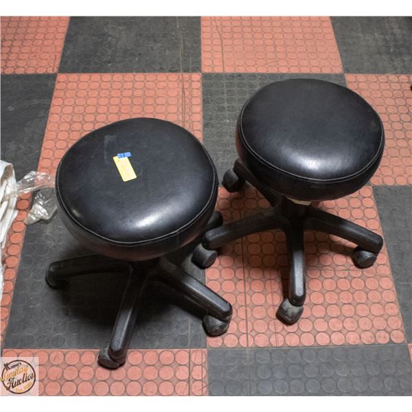 2 X HYDRAULIC STOOL