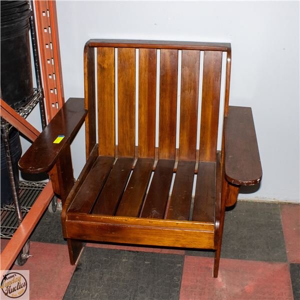 ESTATE OLD ADIRONDACK ARMCHAIR WITH