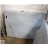 Image 1 : FOLDING 6FT RESIN TABLE - MINOR DAMAGE TO ONE